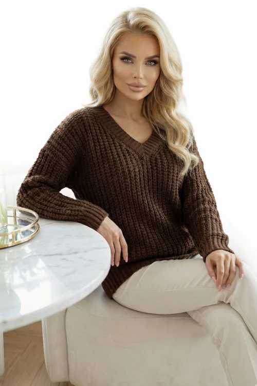 661-2-cieply-sweter-oversize-o-miesistym-splocie-i-dekolcie-v-czekoladowy_20470.jpg